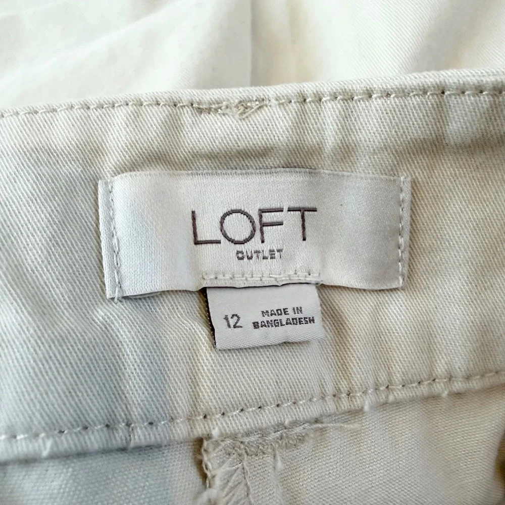 LOFT Outlet Womens Khaki Chino Shorts Beige 4 Inch Inseam Size 12‎ Mid Rise